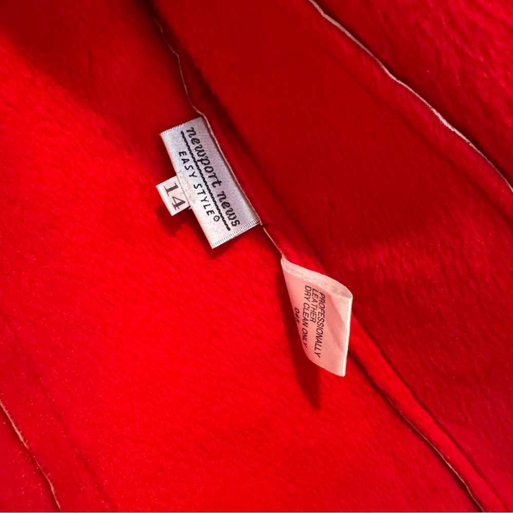 100% Leather VINTAGE Newport News Red Jacket - Picture 7 of 10